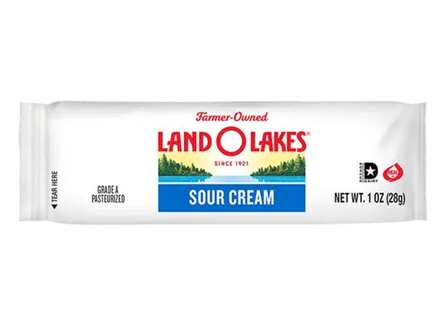 container of Land O' Lakes Sour Cream